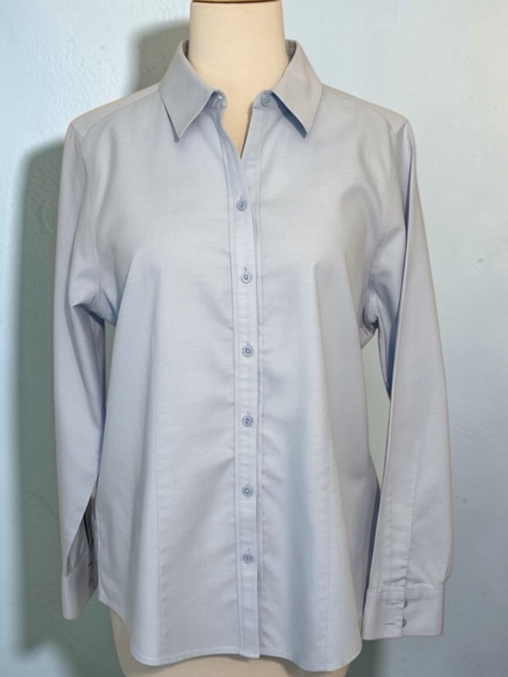 Chico’s No Iron Lt Blue Button Front 100% Cotton Shirt Size 1 Reg 8/10 Med NWOT